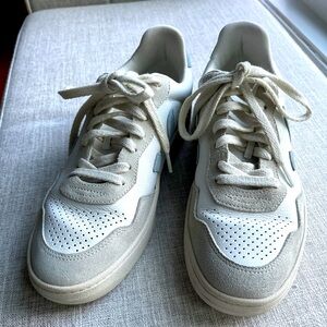 Women’s Veja V-90 leather sneakers, as new condition